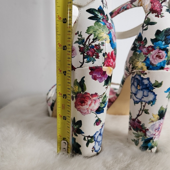 David’s Bridal White Floral Flora 1” Platform High Heel Open Toe Shoes Sz 7M - Picture 8 of 10